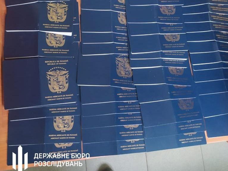 У пункті пропуску на Одещині затримали чоловіка з 57 паспортами