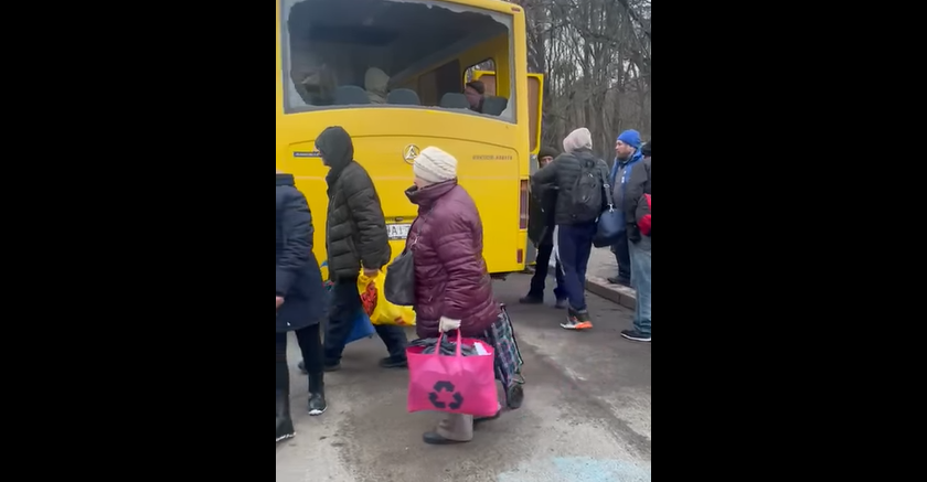 Окупанти обстріляли автобус із біженцями з Макарова
