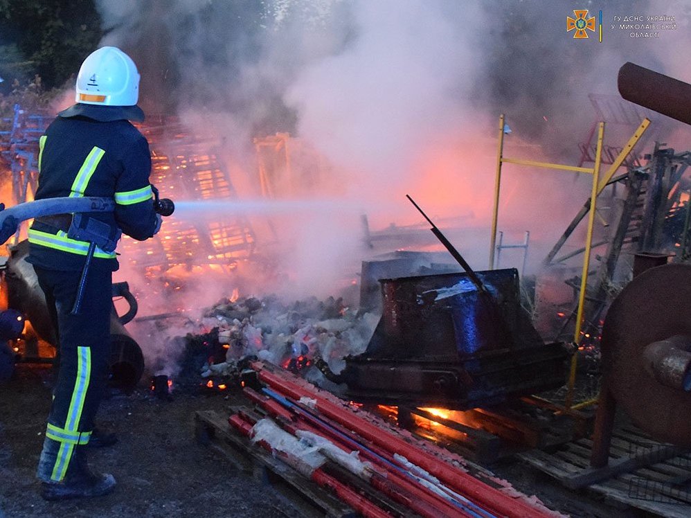 Ворог вдарив по Миколаєву 6 ракетами С-300, поцілили у гуманітарний склад – голова ОВА. Оновлено