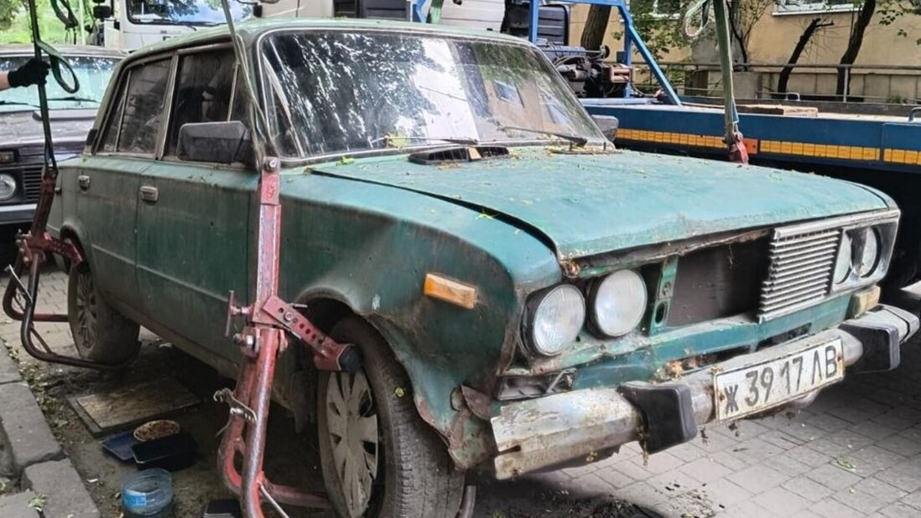 У Львові оголосили список адрес, де примусово забрали автомотлох (фото)
