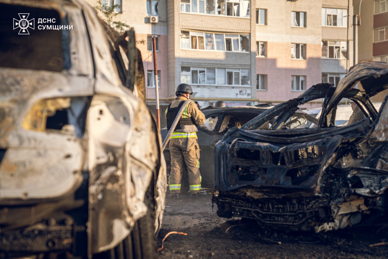 Ракетний удар по Сумах: рятувальники показали наслідки