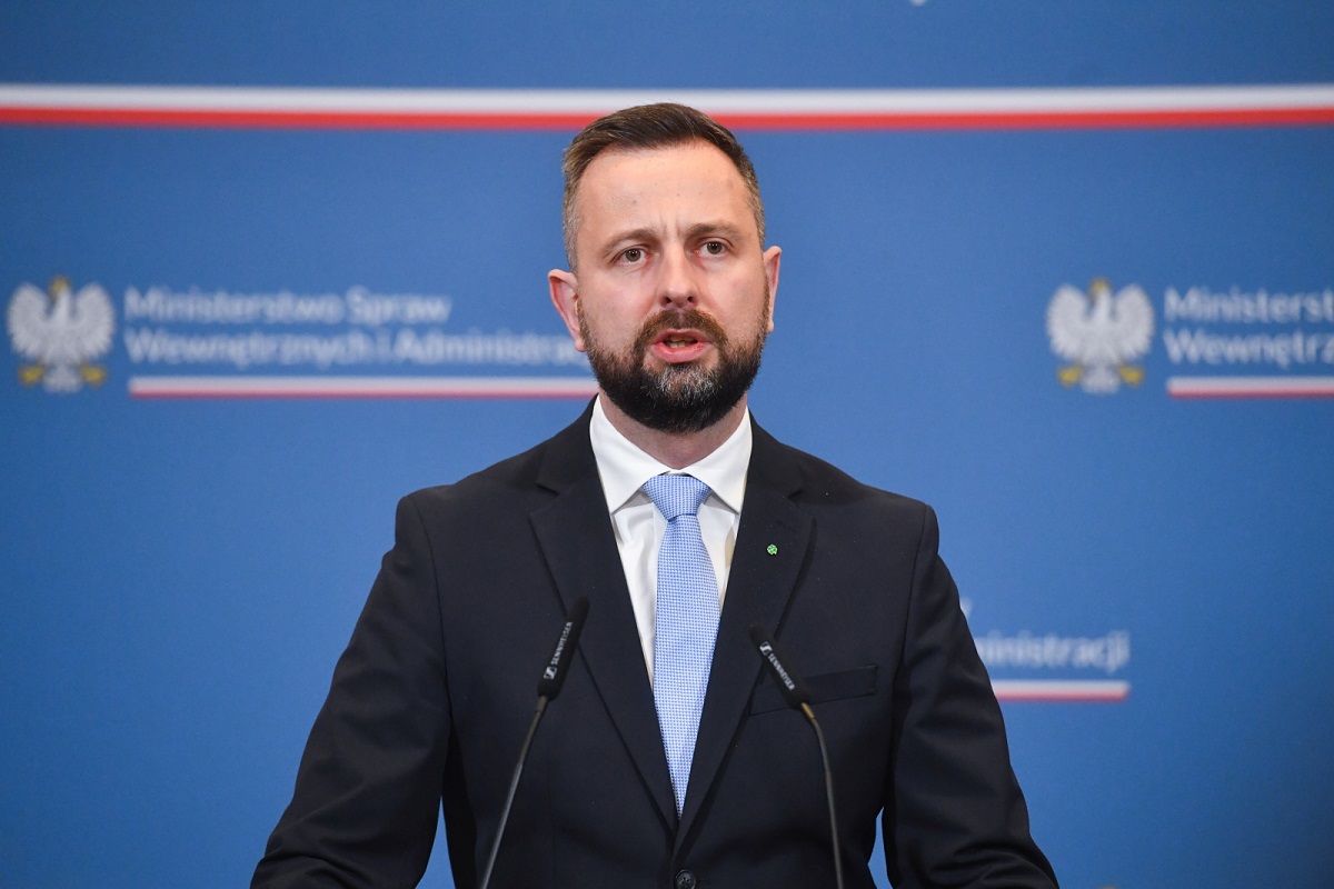 У Польщі розгорівся скандал через червоно-чорні прапори на переданих ЗСУ бронетранспортерах