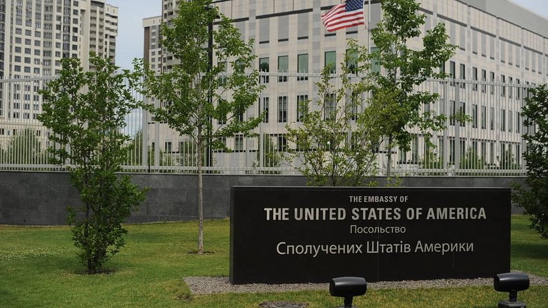 Посольство США закликало своїх громадян терміново залишити Україну