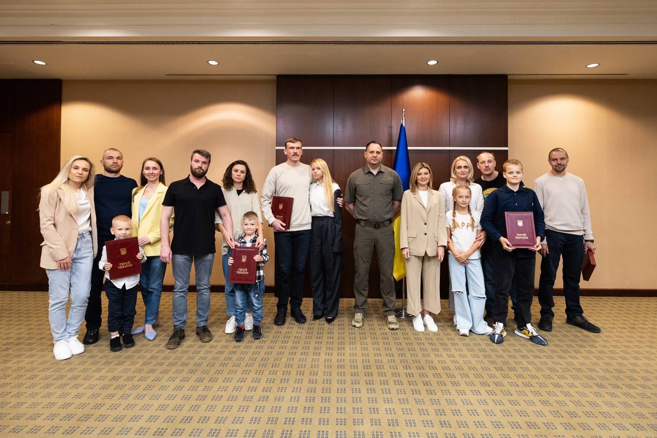 Командири з «Азовсталі» зустрілися в Туреччині зі своїми найдорожчими людьми