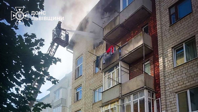 Вибух у квартирі в Стрию: виникла пожежа, чоловіка госпіталізували