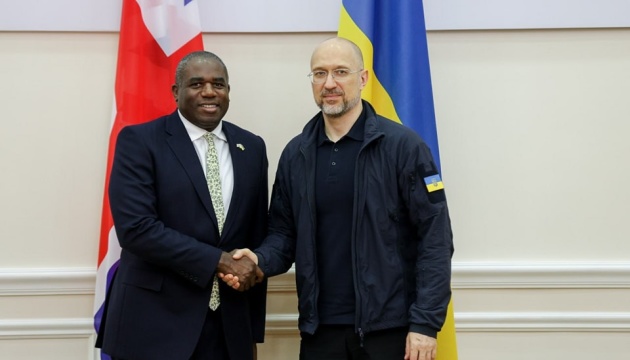 Очікуємо на дозвіл Британії бити далекобійною зброєю по території РФ, – Шмигаль