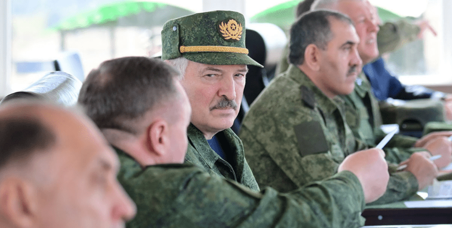Лукашенко тихо і спокійно готується до війни. Це факт, - білоруський опозиціонер