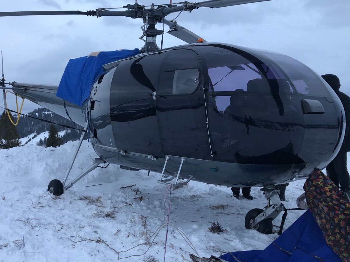 На Закарпатті прикордонники викрили гелікоптер контрабандистів: пілота шукають