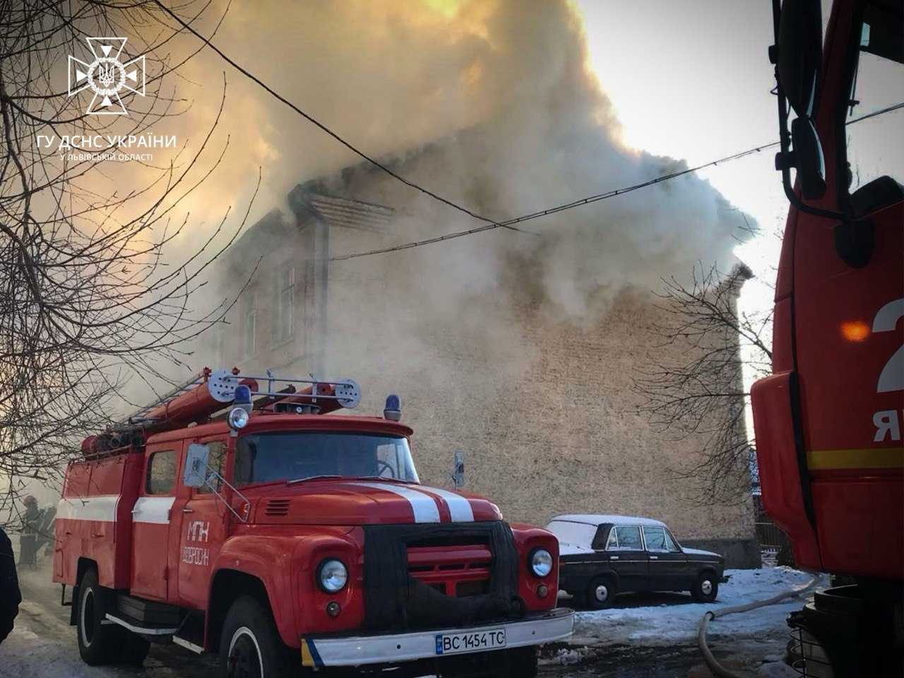 На Львівщині загорівся багатоквартирний житловий будинок