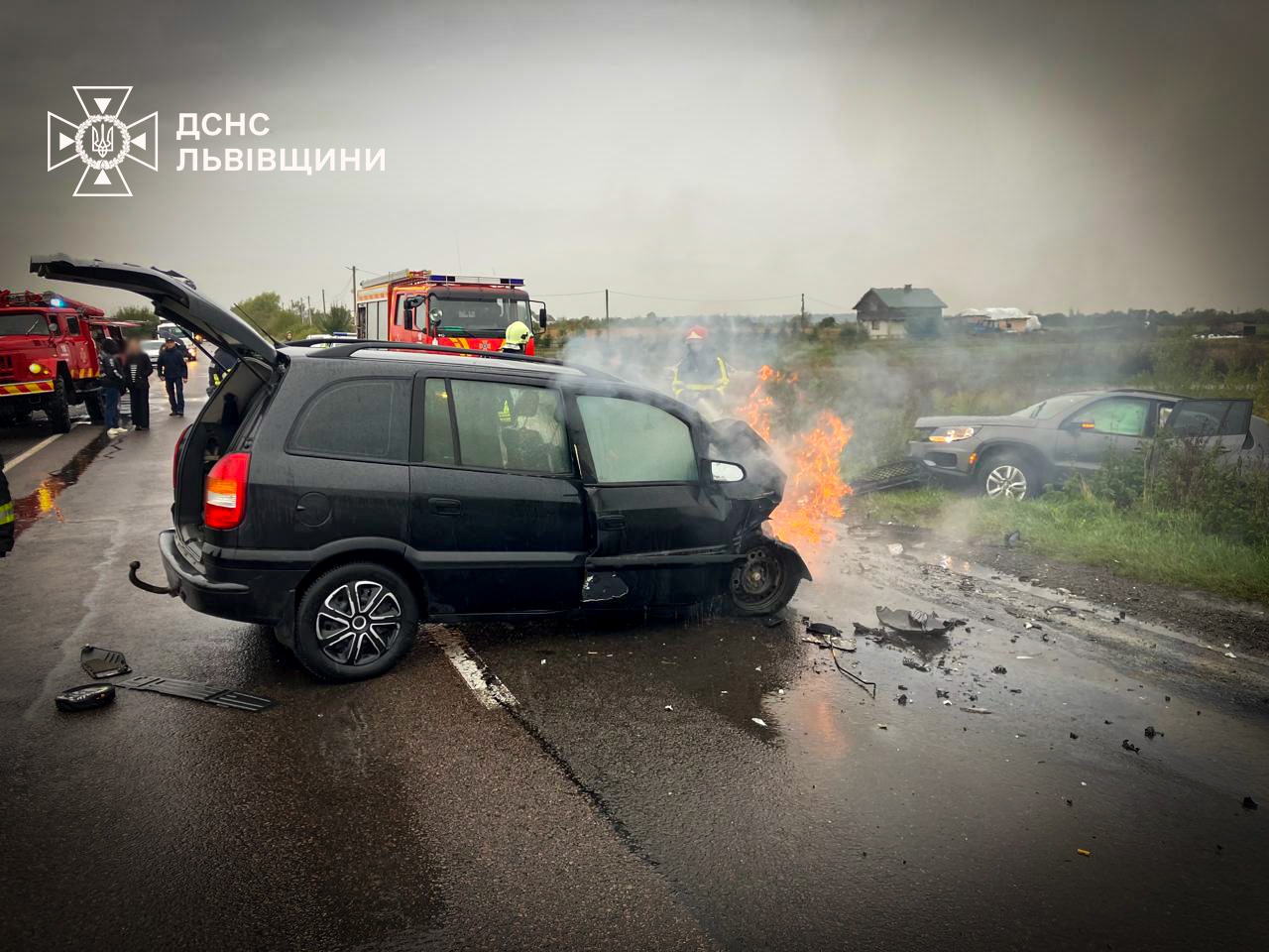 На Львівщині внаслідок ДТП згоріло авто