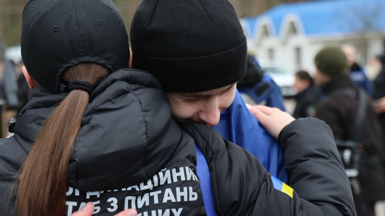 Обличчя незламності: з'явилися перші кадри звільнених із полону Героїв