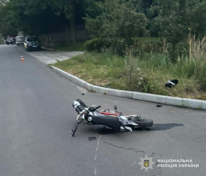 У ДТП на Львівщині постраждала неповнолітня: дівчина у лікарні (фото)