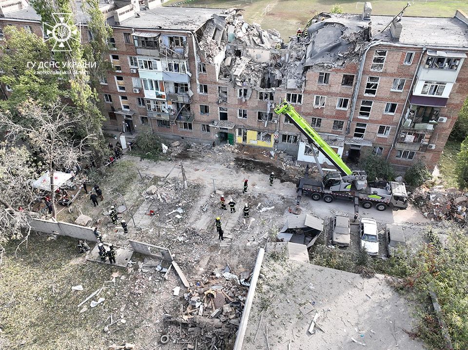Обстріл Миколаєва. Під завалами знайдено тіло третього загиблого