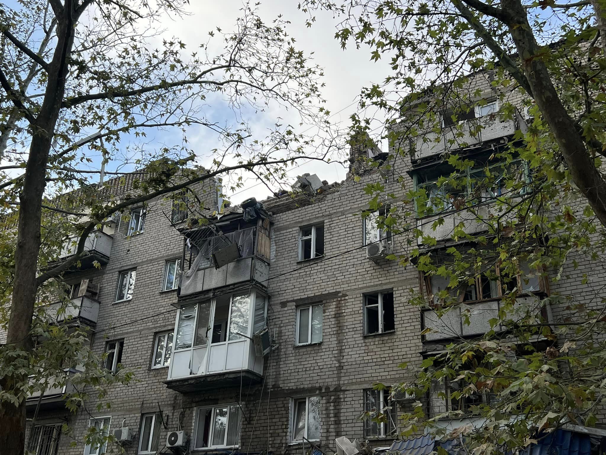 Окупанти влучили ракетою в житловий будинок у Миколаєві