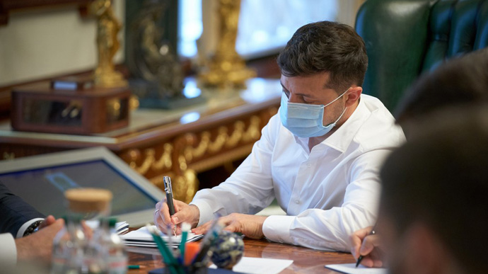 Зеленський підписав санкційний список проти Фірташа та Фукса