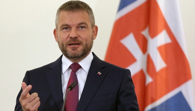 Президент Словаччини відхилив усі заявки громадян на вступ до української армії