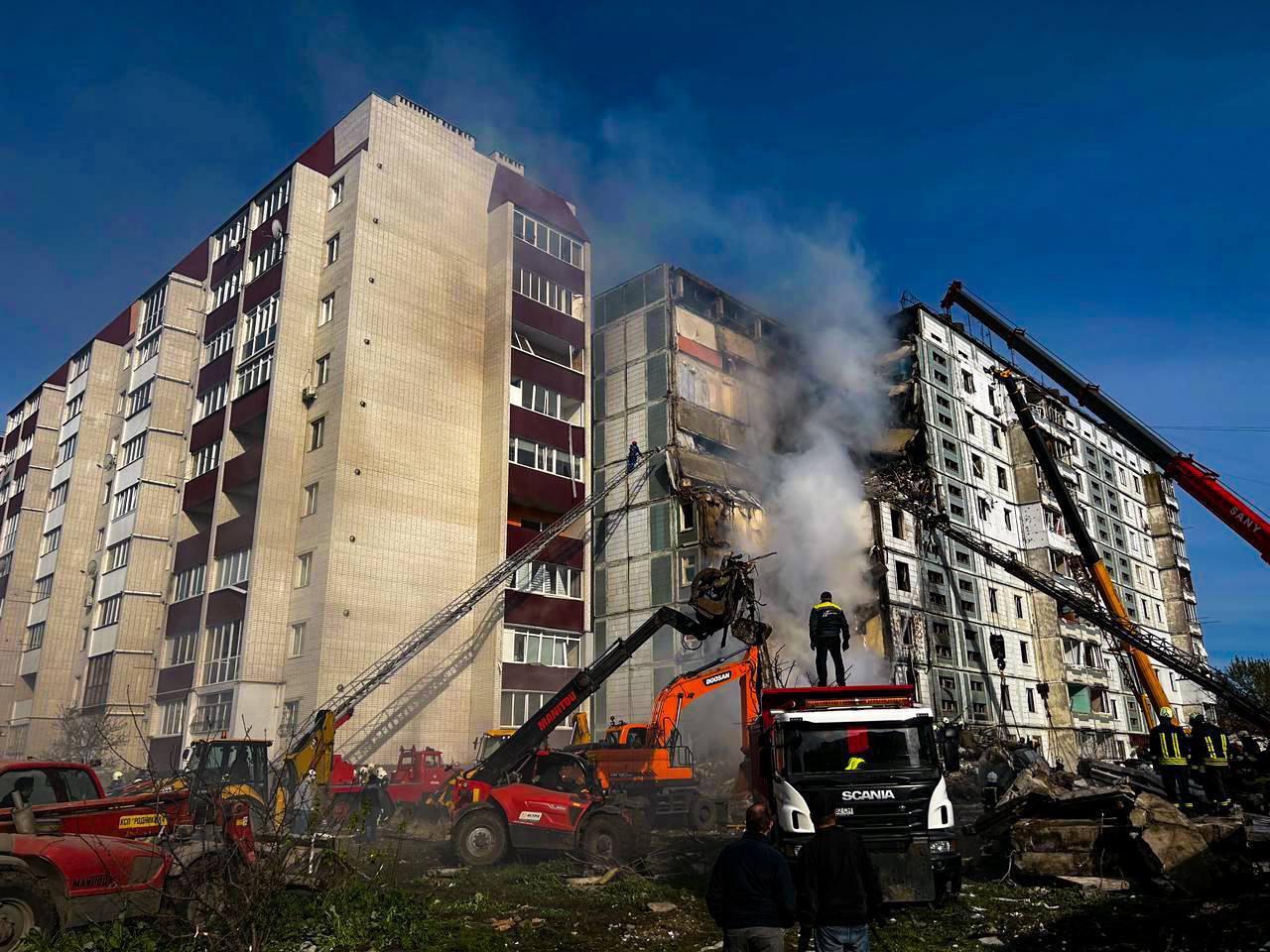 Деталі нічного терору: в Умані, Дніпрі, на Київщині ракети влучили у житлові будинки