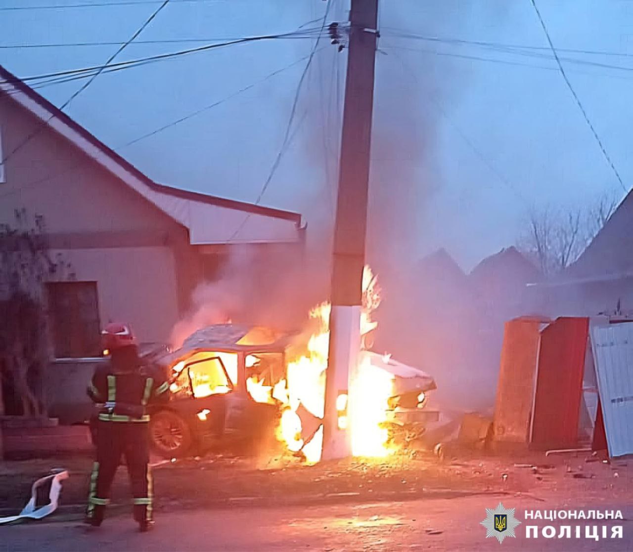 Вагітна жінка ледь не згоріла в авто: деталі страшної аварії на Київщині (фото)