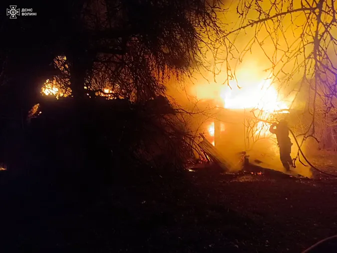 На Волині вночі горів житловий будинок: яка причина (фото)