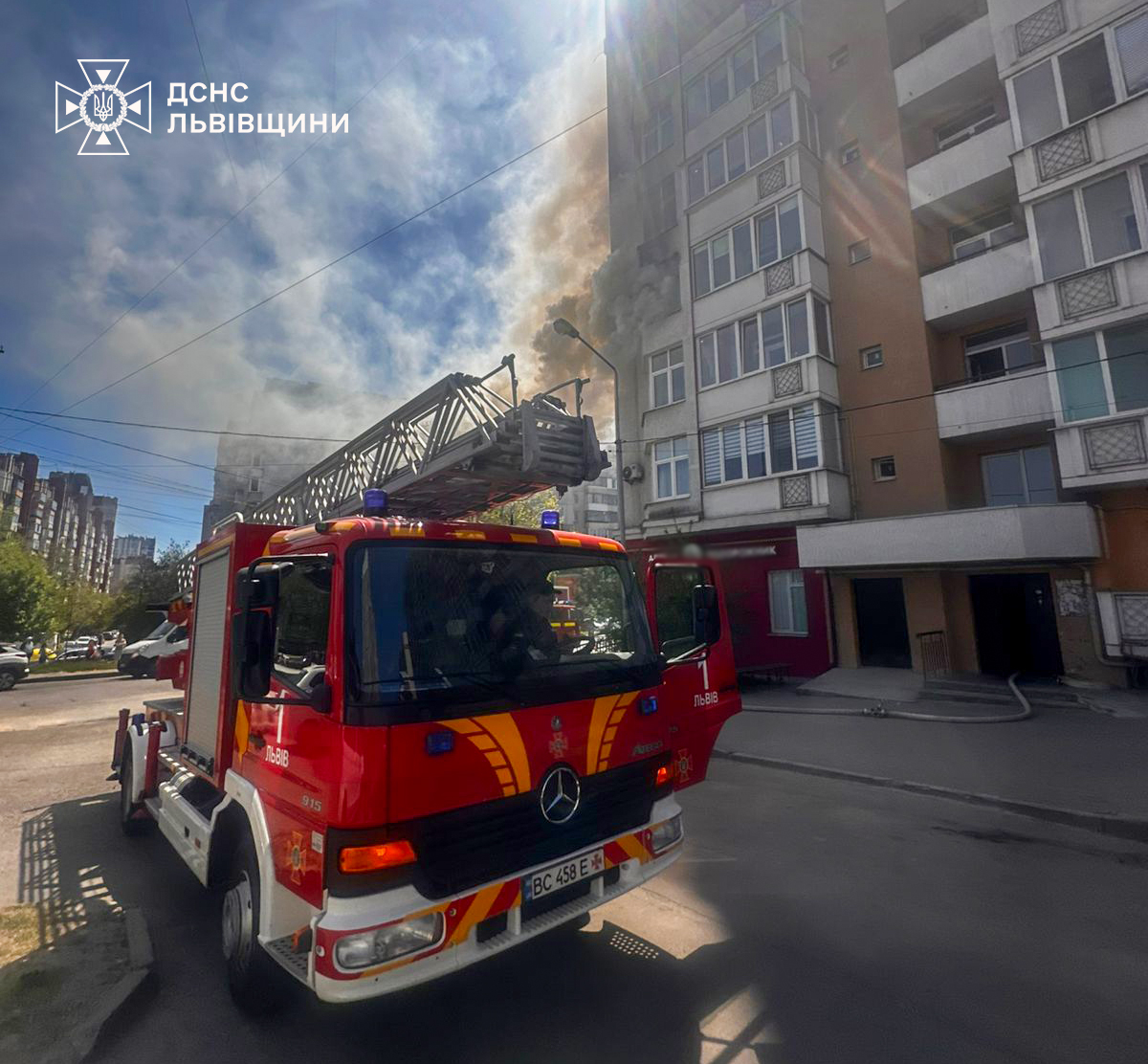 Потужна пожежа в багатоповерхівці у Львові: офіційна інформація