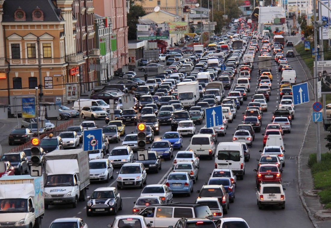 Фатальна карета і місто як суцільний корок