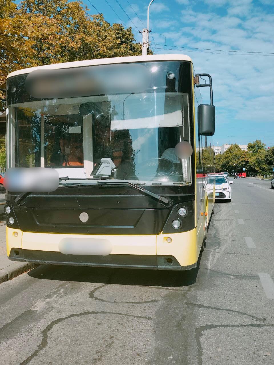 Перевозив пасажирів без прав. У Львові на порушенні впіймали водія маршрутки