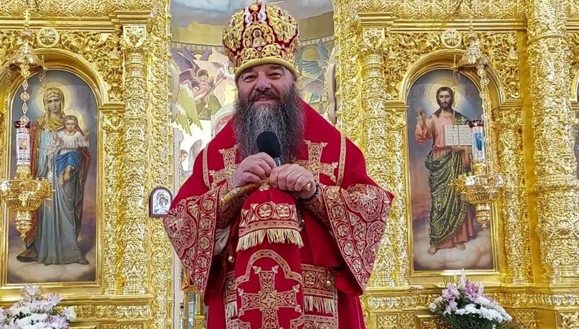 "Христос Воскрєсє! Падли Буковінскіє!": Герой України Митрополит УПЦ МП влаштував скандал біля ТЦК