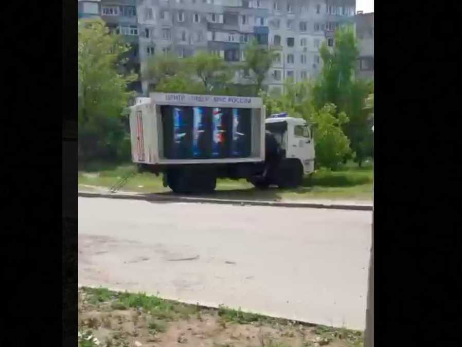 У Маріуполі окупанти притягли пересувний телевізор та транслюють пропаганду