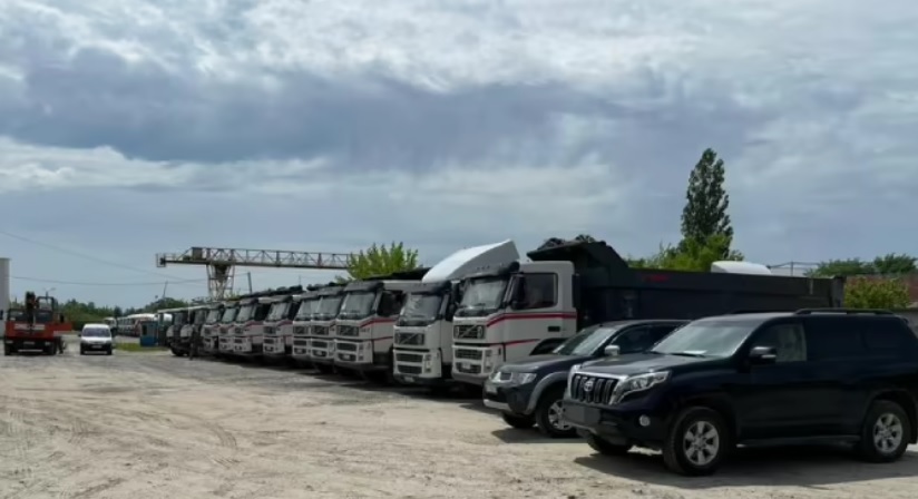 У ЗСУ передали автівки, які конфіскували у родичів Медведчука і Козака
