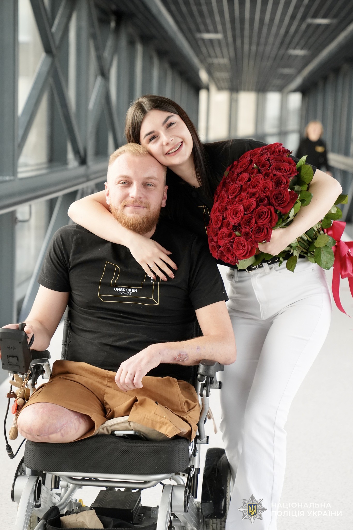 У Львові боєць, що втратив обидві ноги на війні, освідчився коханій (відео)