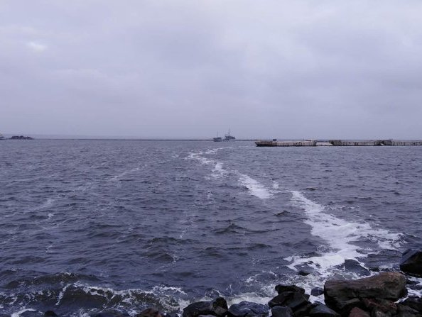 У Чорному морі через шторм зменшилося угрупування російських кораблів