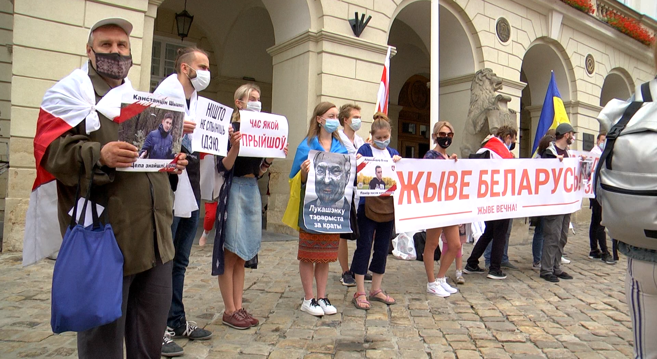 Білоруси у Львові. Втекли від режиму Лукашенка, щоб учити рідну мову на чужині