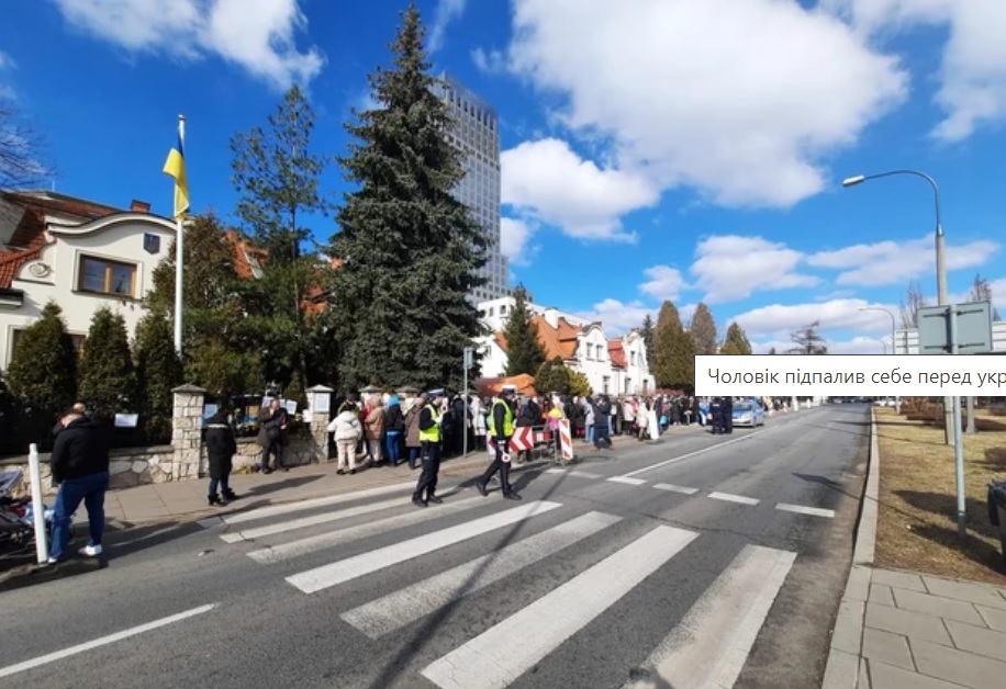 У Кракові 63-річний українець підпалив себе перед Генконсульством