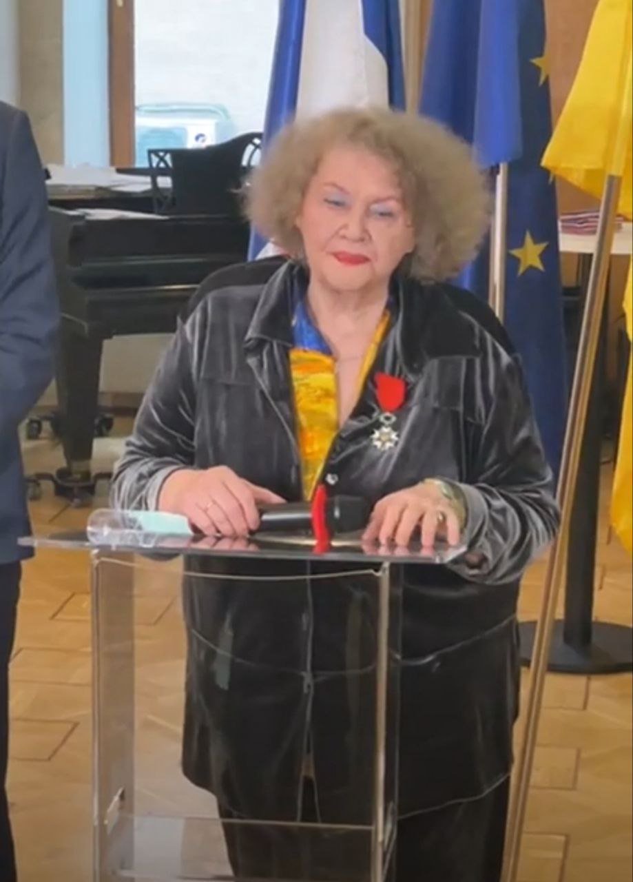 Це була несподіванка. Ліна Костенко отримала найвищу нагороду Франції