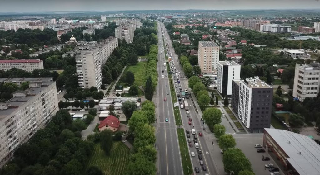 Від сьогодні у Львові на ремонт частково закривають велику вулиці: деталі об'їзду
