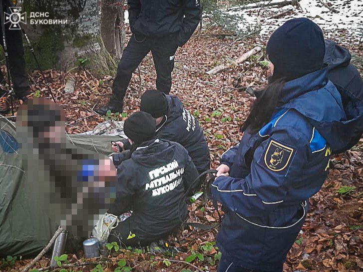 У Чернівецькій області чоловік три дні блукав у лісі: рятувальники повідомили деталі