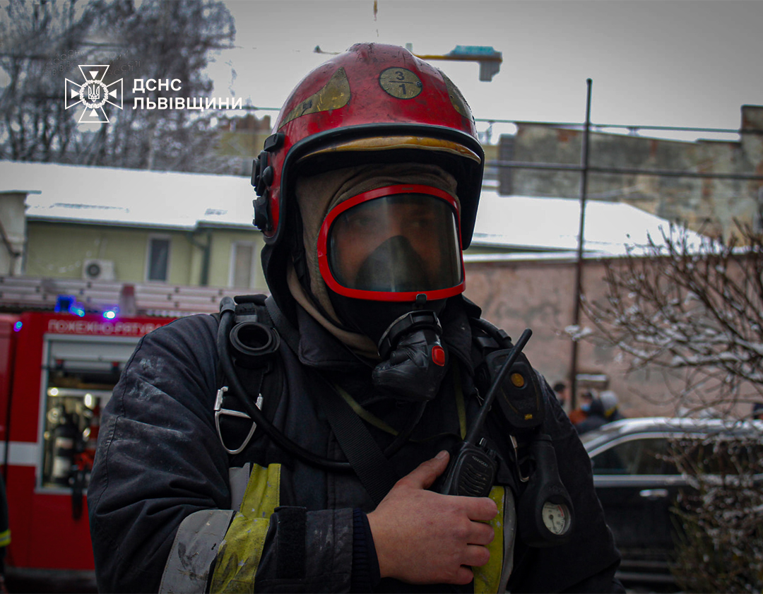 На Львівщині через недопалок у багатоповерхівці виникла пожежа