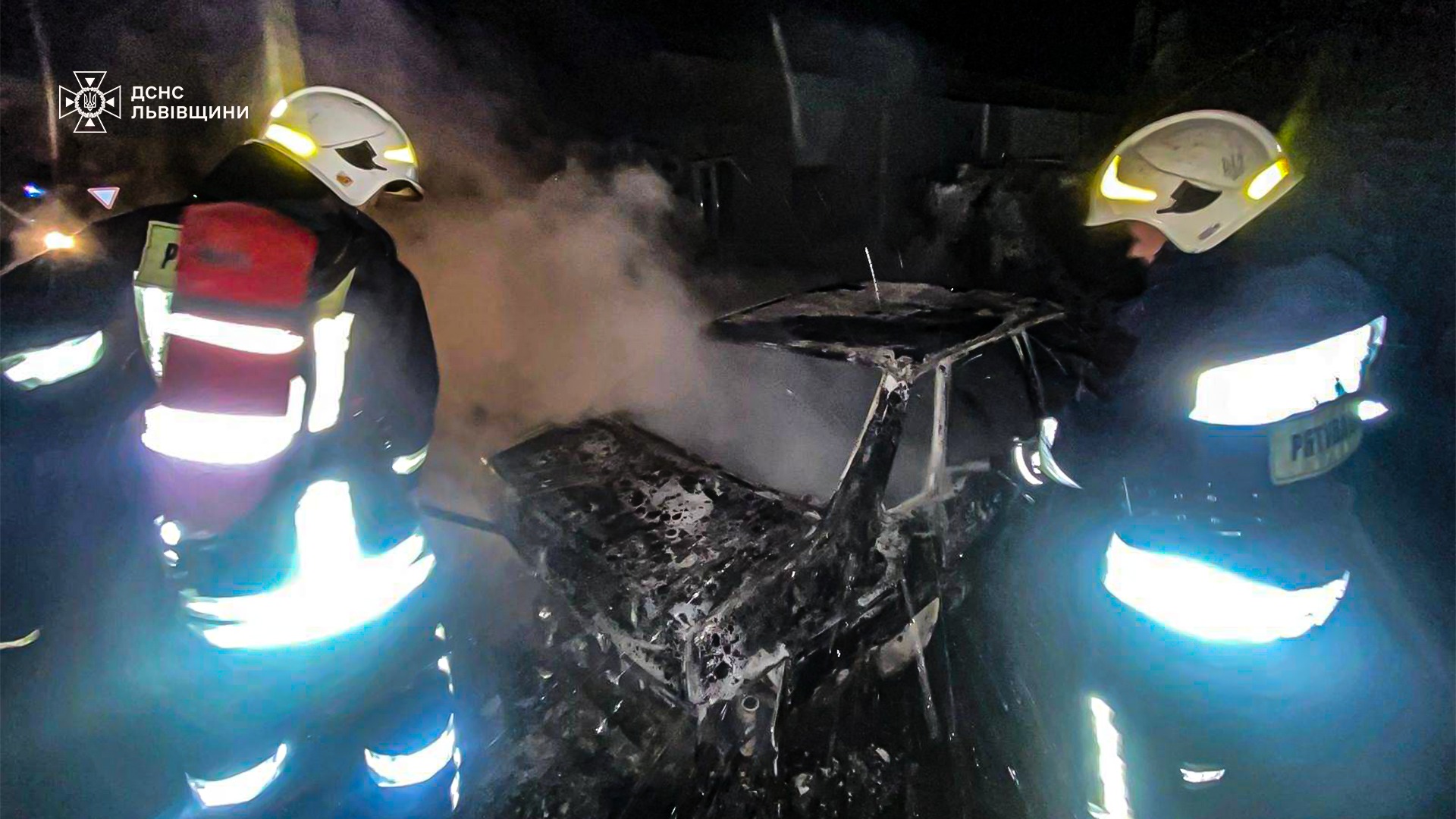У селі на Львівщині вщент згорів російський автомобіль