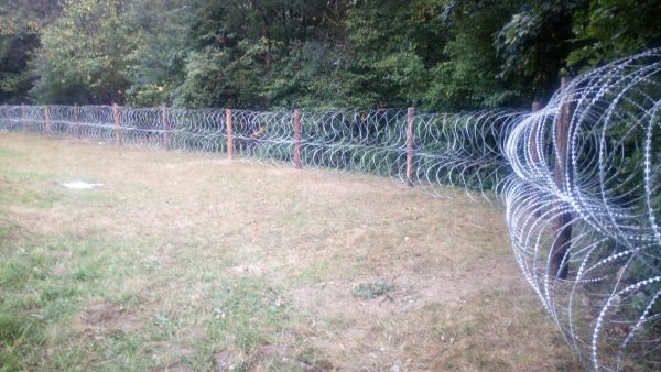 Польща побудує паркан з колючого дроту на кордоні. Чи зачепить це Україну