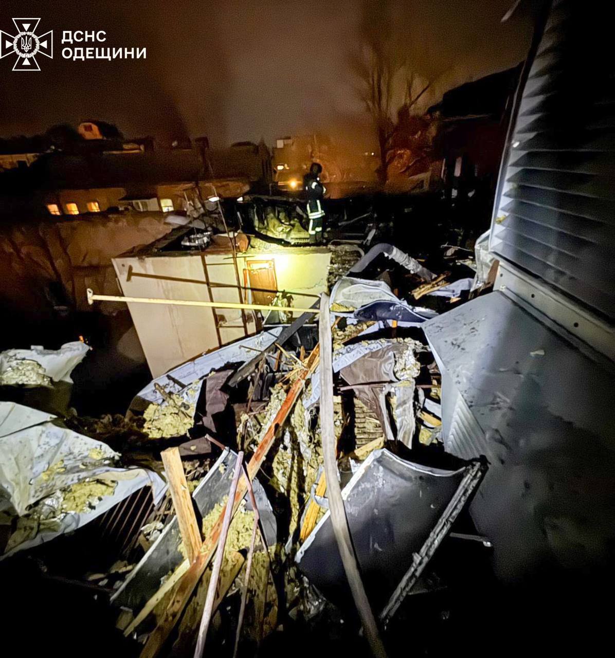 Нічні вибухи в Одесі: з'явилися нові фото з місця удару по будинку