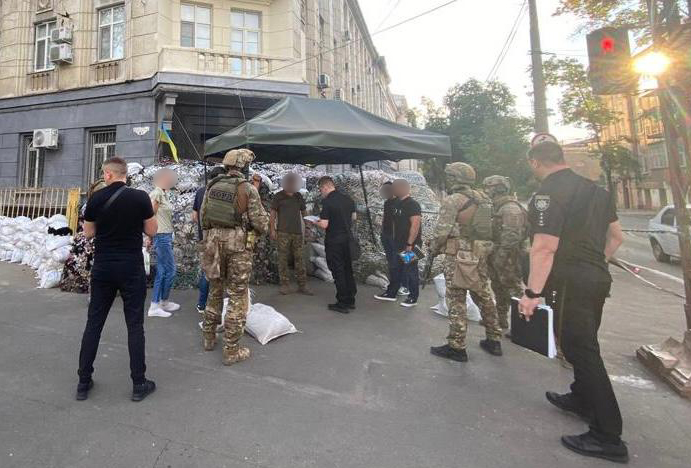 Сотня обшуків: викрили масштабну схему видачі довідок ВЛК ухилянтам