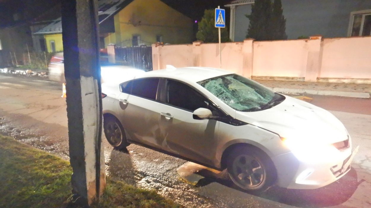 На Львівщині водій «Шевроле» наїхав одразу на двох пішоходів