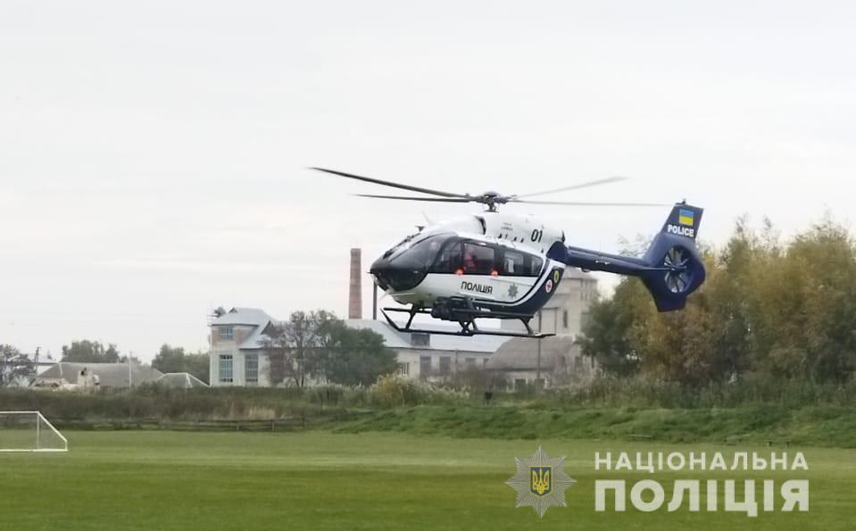 Важкі травми і критичні стани. Поліцейський гелікоптер врятував 12 життів на Львівщині