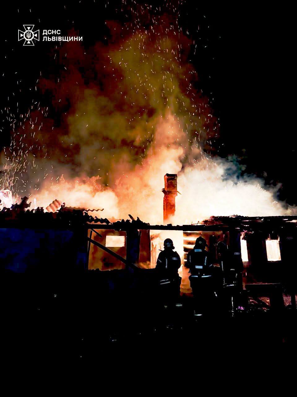 На Самбірщині в будинку живцем згорів 46-річний чоловік