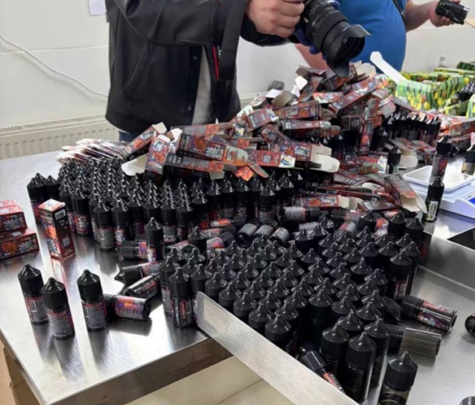 В Україні тривають масові обшуки у vape-магазинах: Що перевіряють