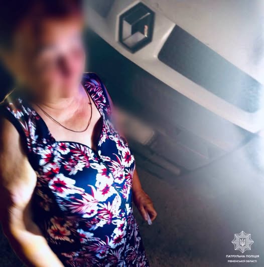 На Рівненщині п'яна пенсіонерка ганяла на бусі