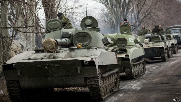 Велика колона російських танків і бронетехніки рухається до лінії зіткнення