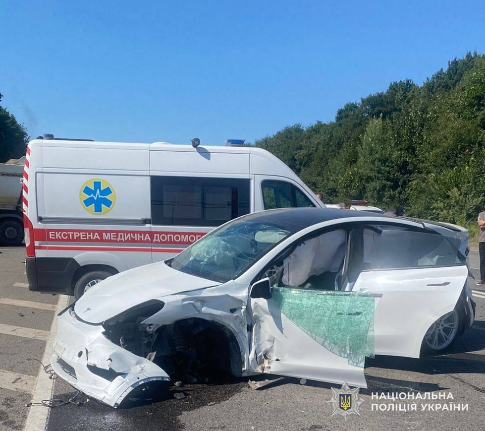 На трасі біля Львова сталася масштабна ДТП (ФОТО)