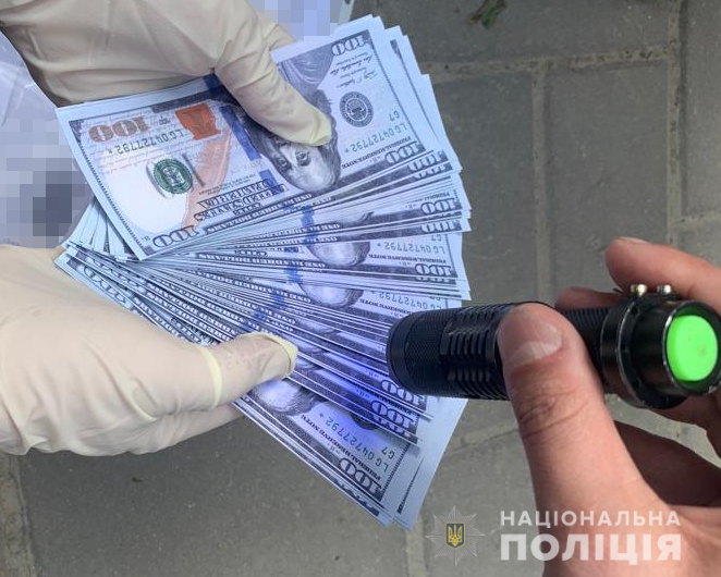 Продав "квитки" призовникам за 7 тисяч доларів. У Львові впіймали "бізнесмена"
