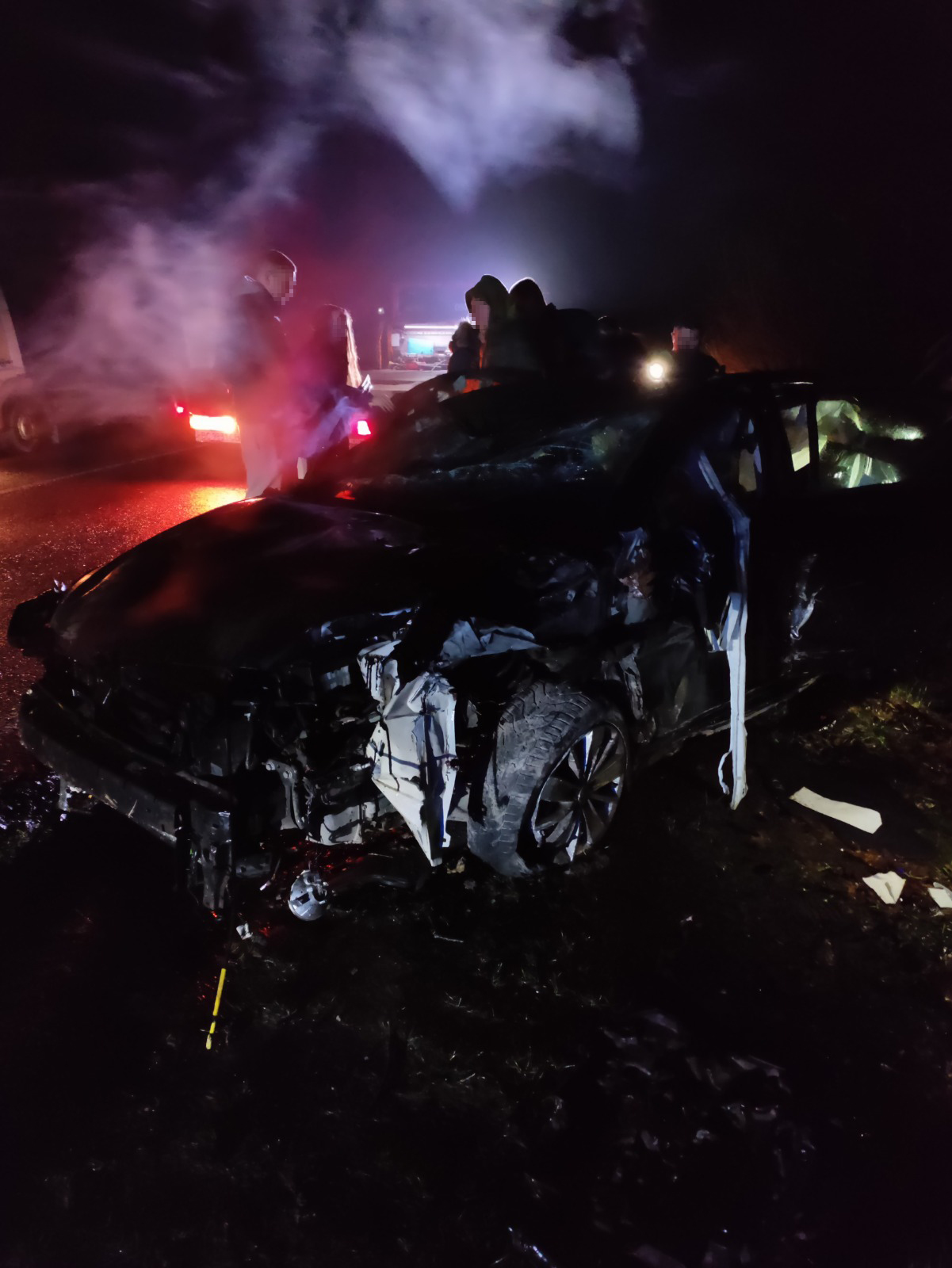 ДТП на Львівщині. Троє людей травмовані, водія затиснуло в автомобілі